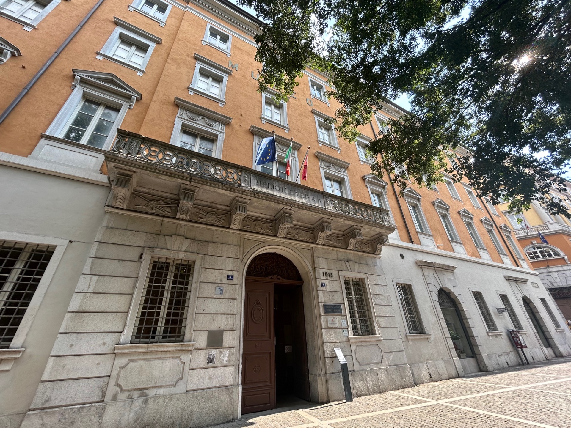 トリエステ市立図書館の入口