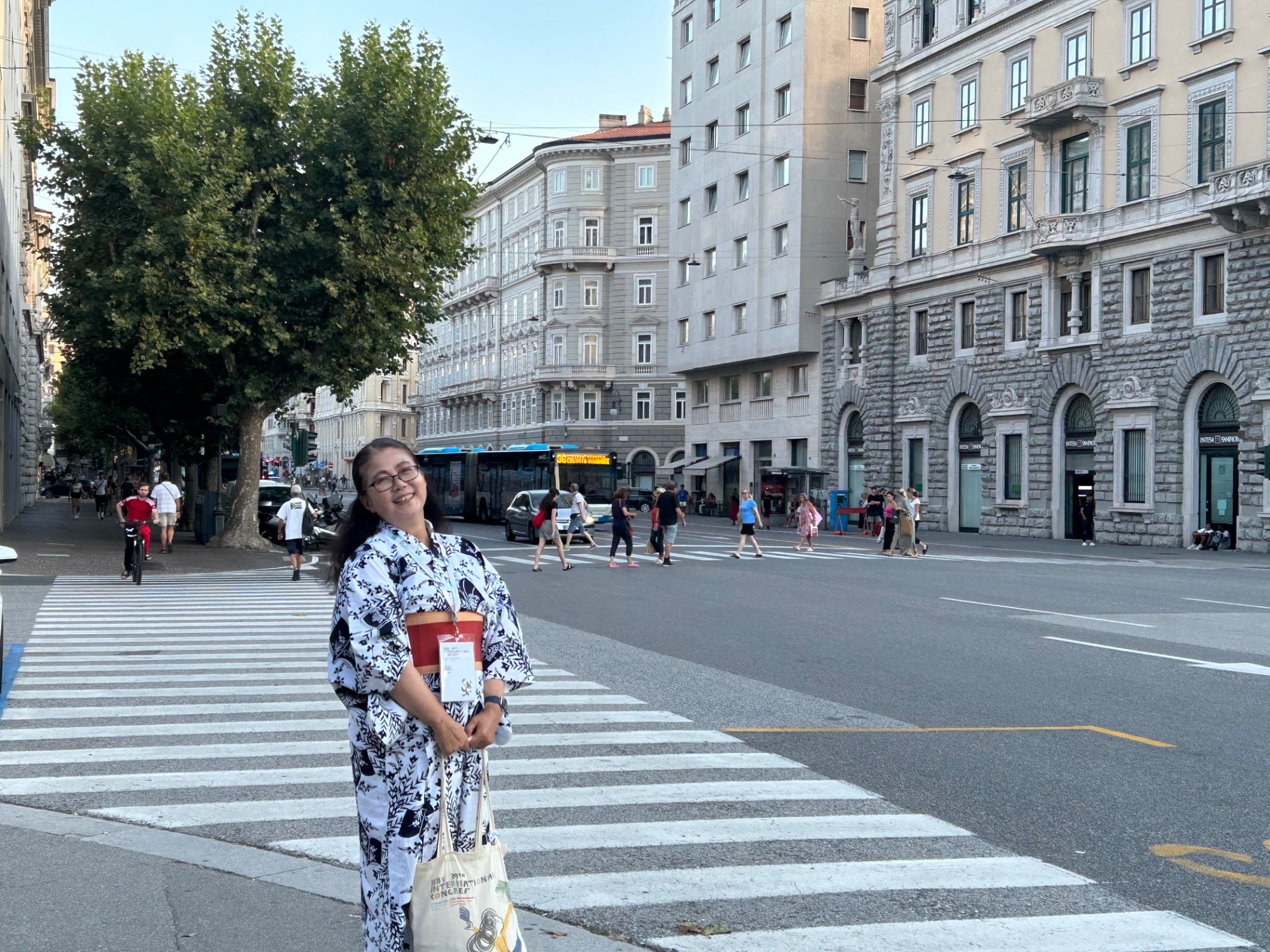 市内で行われるパーティに浴衣で参加