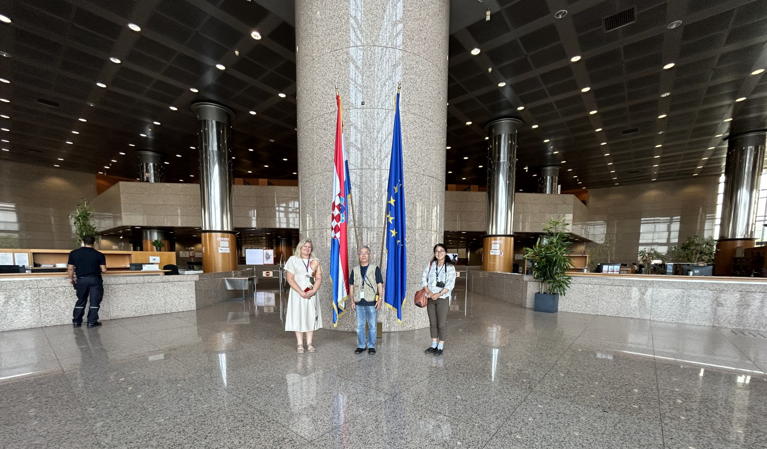 約3週間のバルカン半島図書館の旅にご同行いただいた、村山隆雄元国立国会子ども図書館館長と司書さん