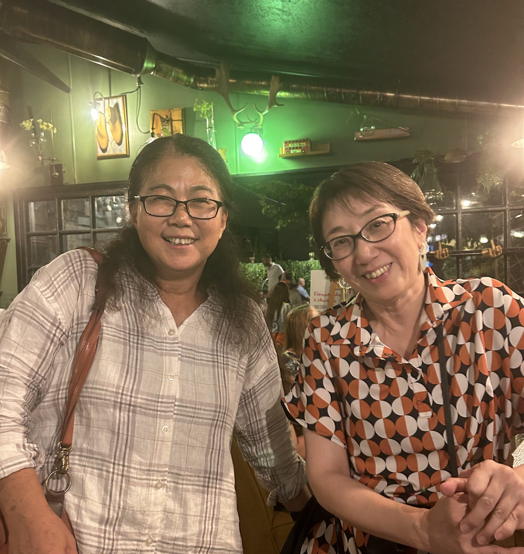 知人の絵本作家さんを訪ねたという絵本評論家の広松由紀子さんとタイミングよくザグレブでミート。場所はもちろん居酒屋！